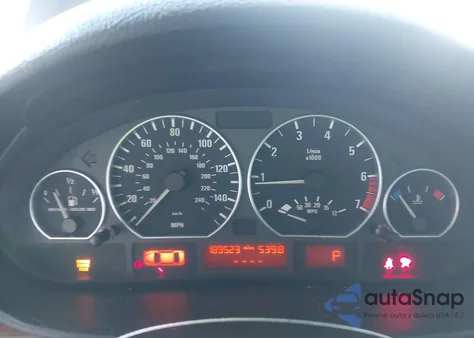 2003 BMW 330Xi из США, поврежденный, VIN WBAEW53473PG21974